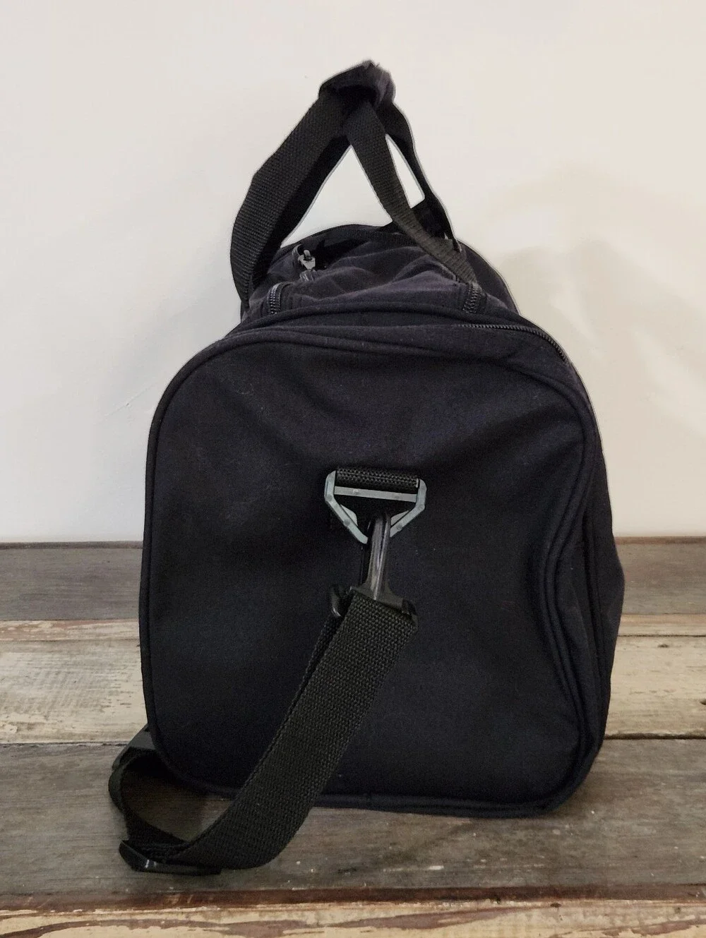 ✨️Eddie Bauer Black Cargo Duffel Bag 18